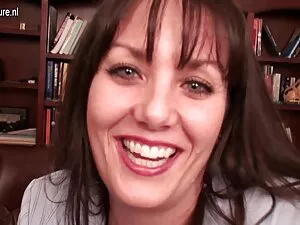 Cô ấy có phim hd xx  ...