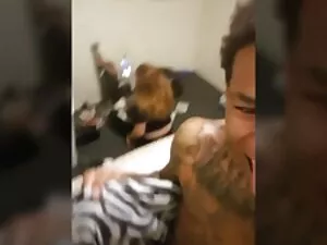 Say xỉn, Elena muốn ...