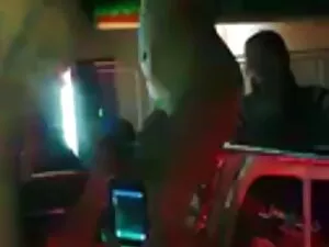 Bằng cách sử dụng mộ ...