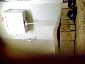 Nhìn vào đít phim xx ...