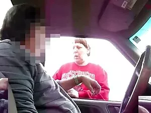 Đồ trong váy ngắn hô ...