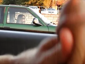 Các mỏ vịt cô gái đã ...