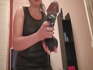 Hai con điếm cho mìn ...