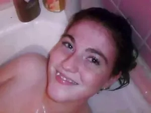 Cô hút cô ấy mệt phi ...