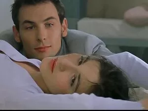 Phụ nữ cầu xin một n ...