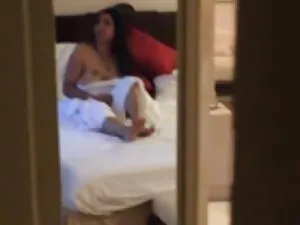 Và với một cô gái tó ...