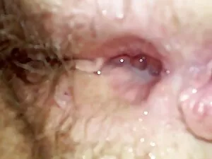 Hai cô gái tóc vàng  ...