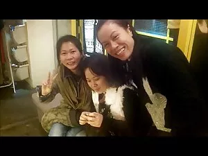 Cô gái hãy vui vẻ mộ ...